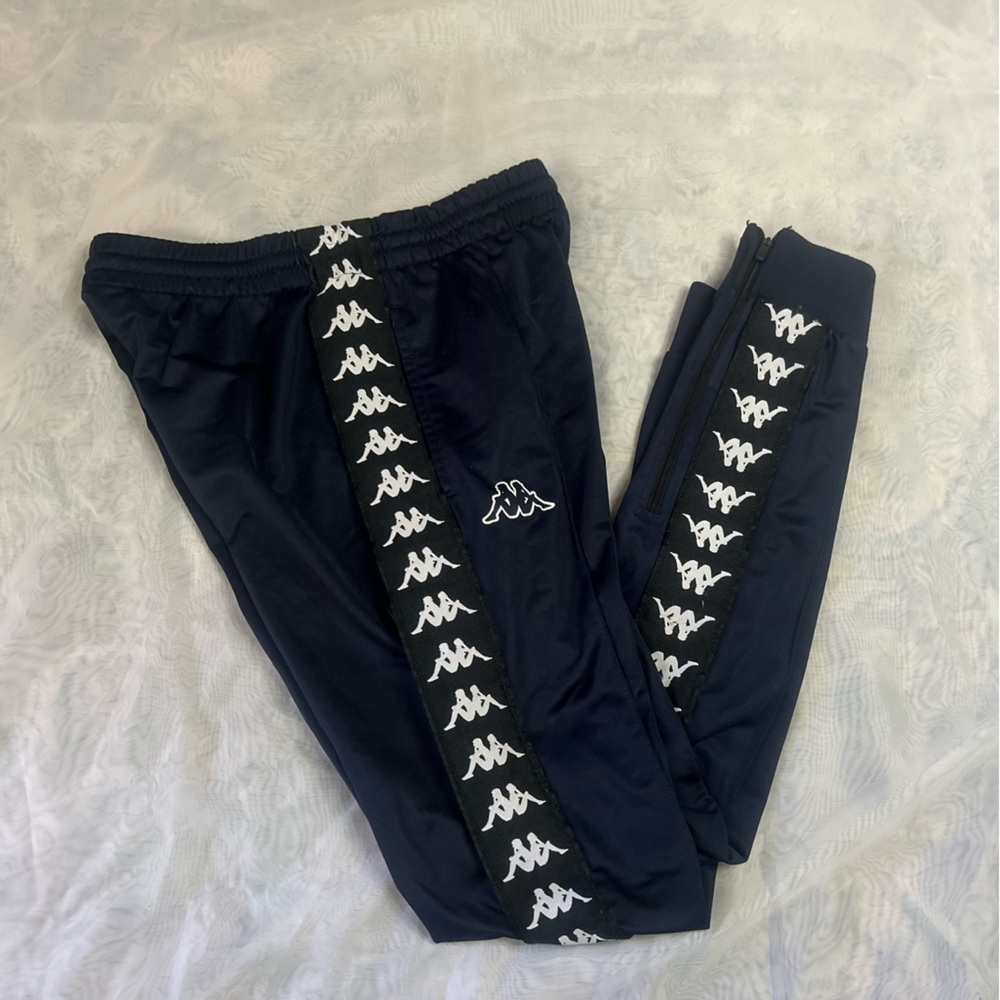 This is an original piece from Kappa. No imperfection, worn three times only.